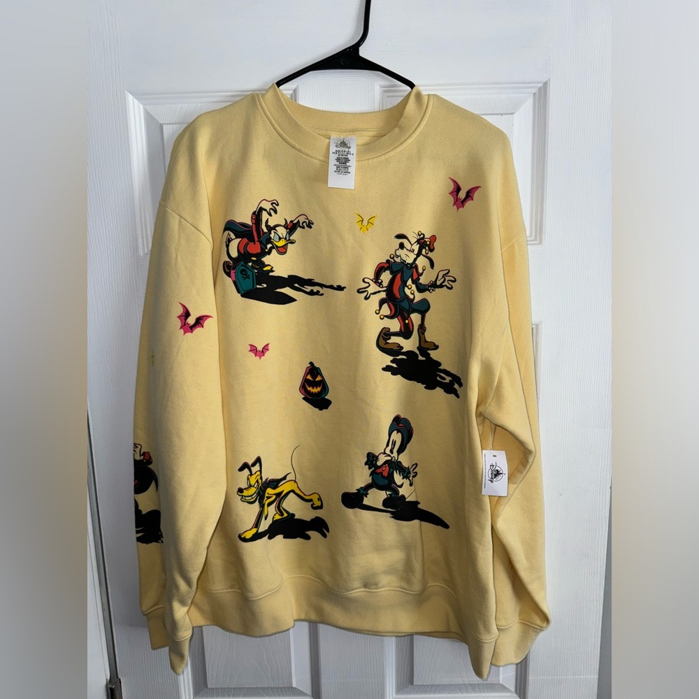 NWT Mickey and Friends Halloween Sweater - Large